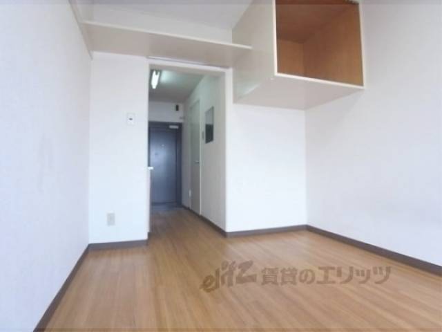 洋室　上部に収納があります