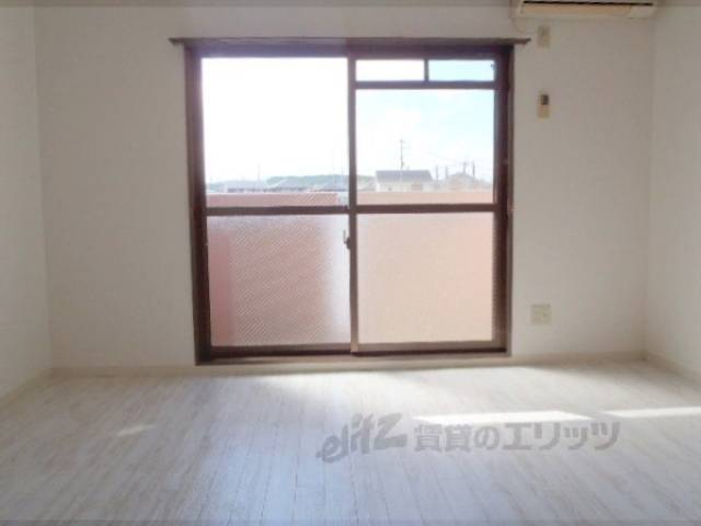 洋室　白基調なので明るく見えます・