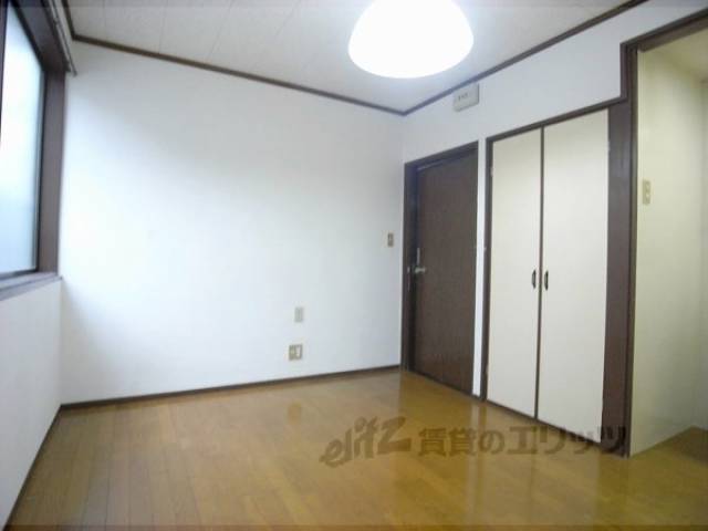 洋室　正方形にちかい間取りです