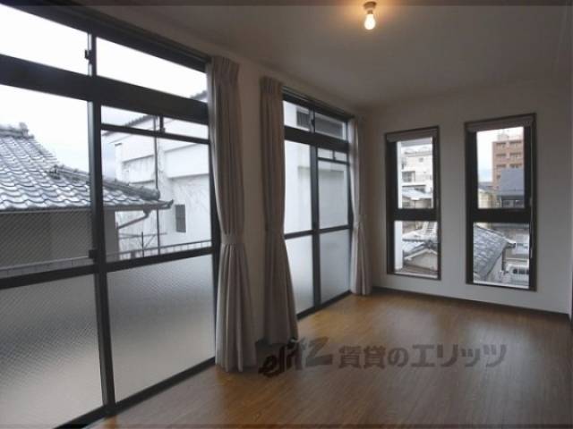 洋室　広々としていて日当りの良いお部屋です！