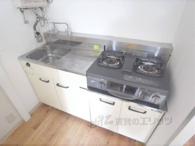 キッチン　2口コンロ付です