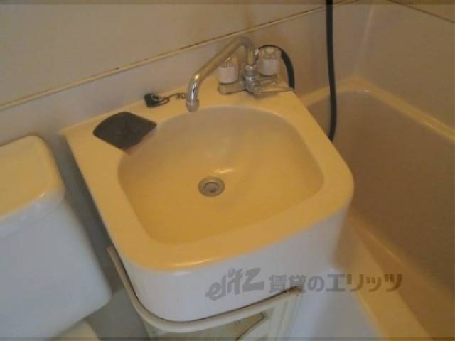 洗面所　キッチン　上部収納