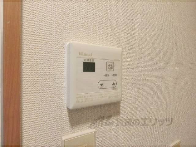給湯器リモコン　キッチン　シンク