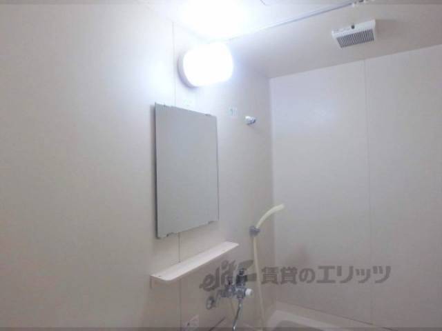 ユニットバス　鏡