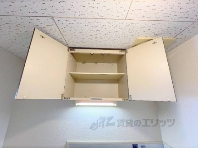 キッチン　上部収納
