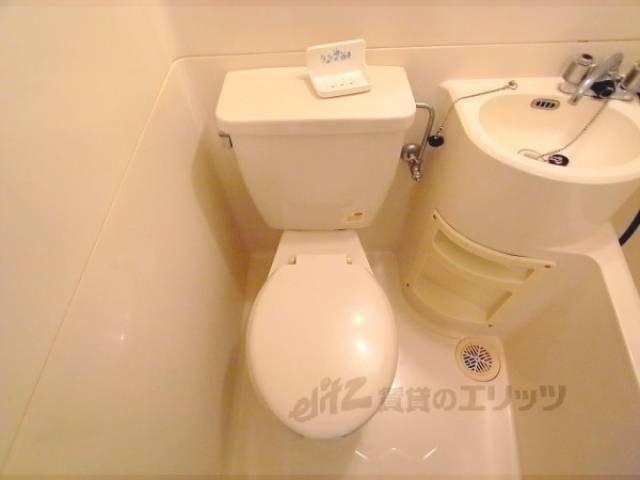 トイレ　ユニットバスのトイレです。