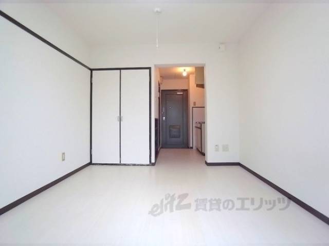 洋室　フローリングがきれいです。