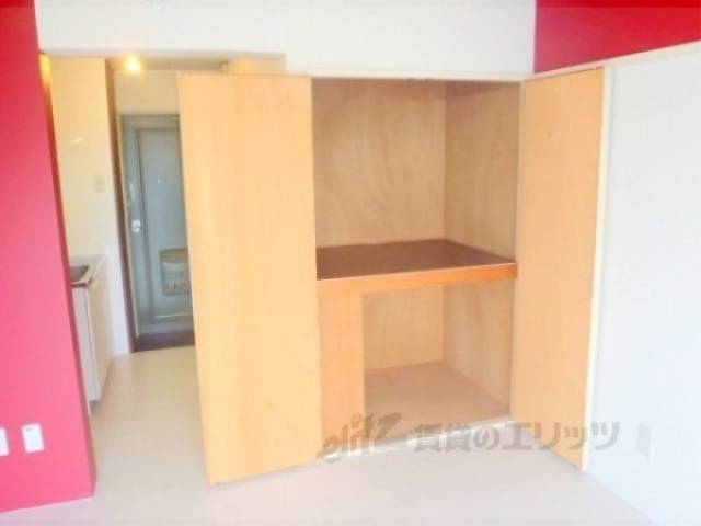 収納　幅と奥行きが十分あります。