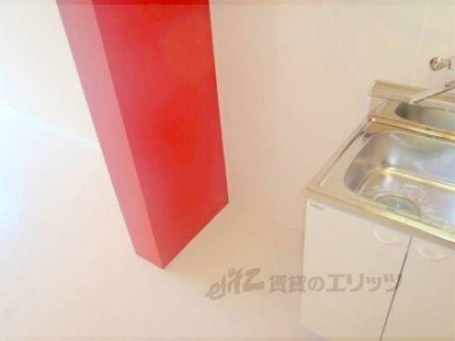 冷蔵庫置場　キッチン台の横に冷蔵庫が設置できます。