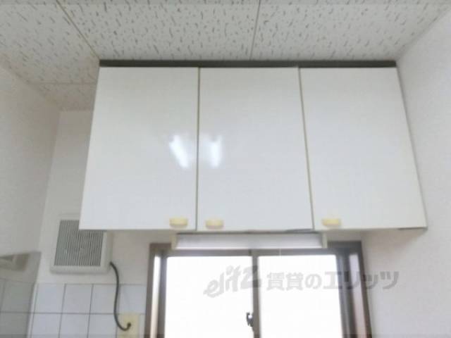 キッチン　上部収納