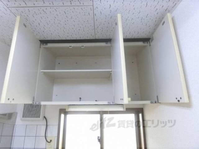 キッチン　上部収納