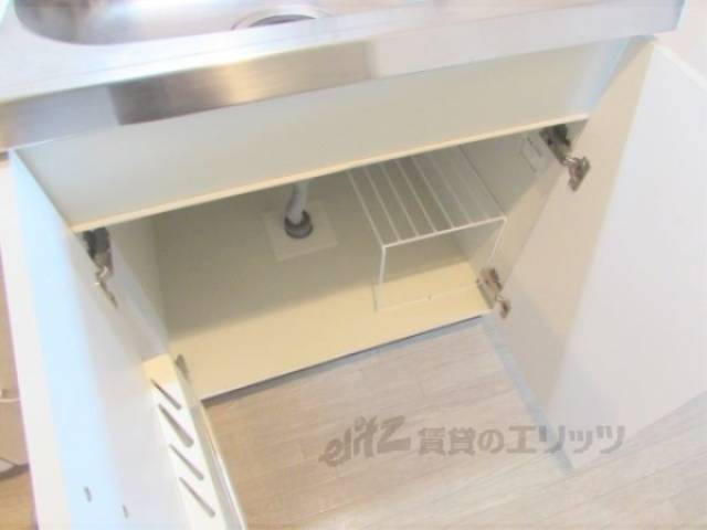 キッチン　シンク下にも収納が。