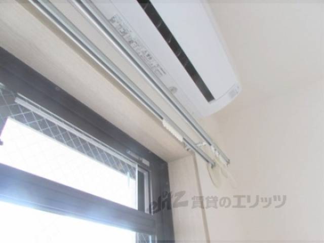 カーテンレール　二重になっています。