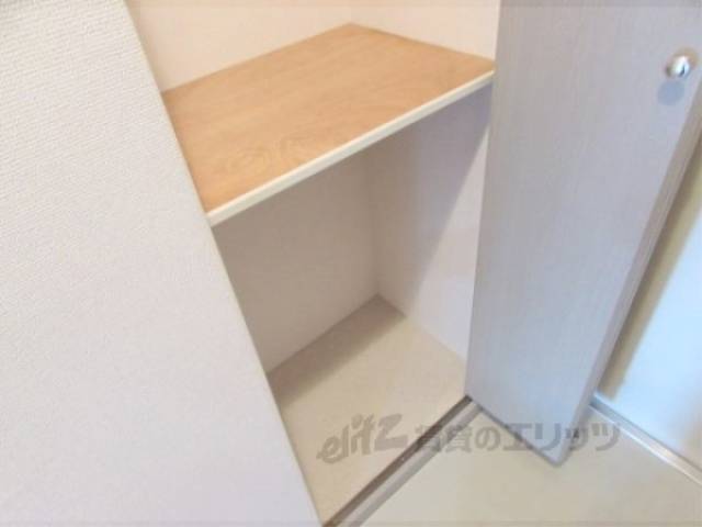 収納　玄関横に収納あります。