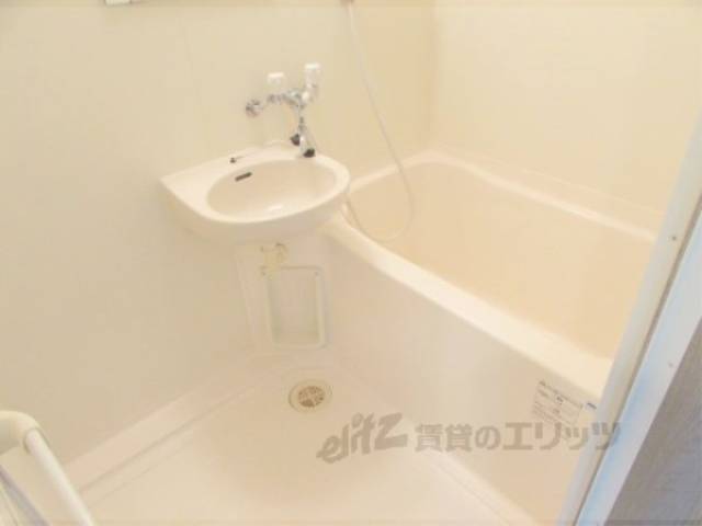 風呂　お風呂・トイレが別になっています。