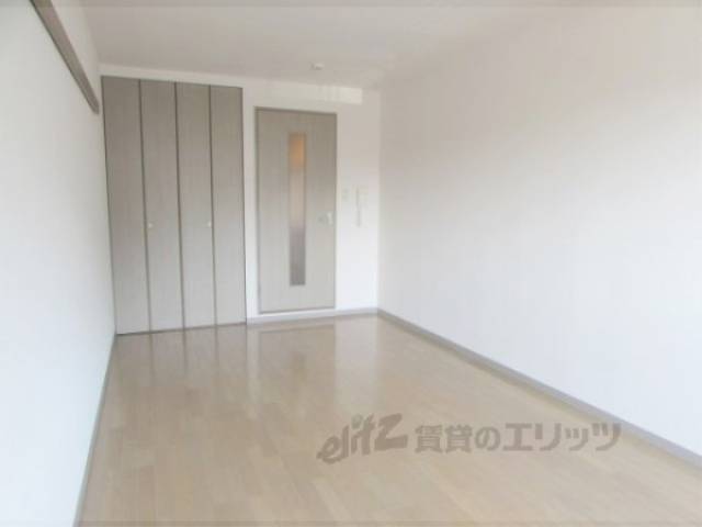 洋室　最上階の南向きのお部屋になっています。