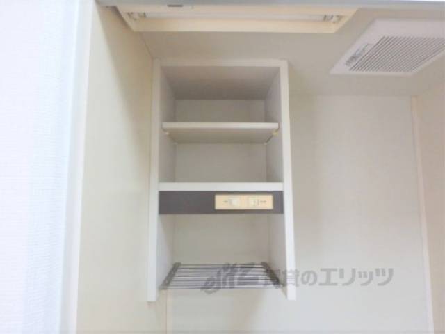 キッチン　食器棚