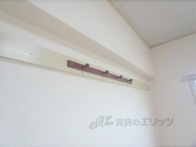 洋服フック　壁掛け付いています