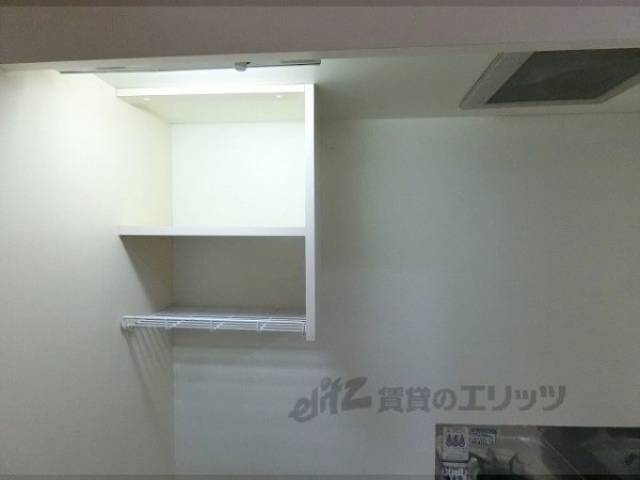 キッチン　上部収納