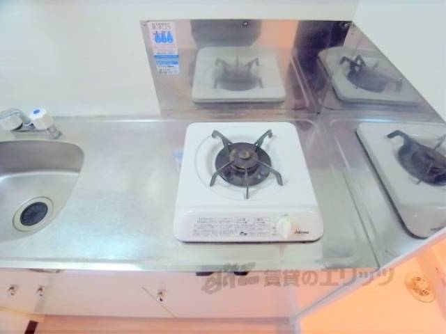 キッチン　コンロ　1口ガスコンロが付いています。