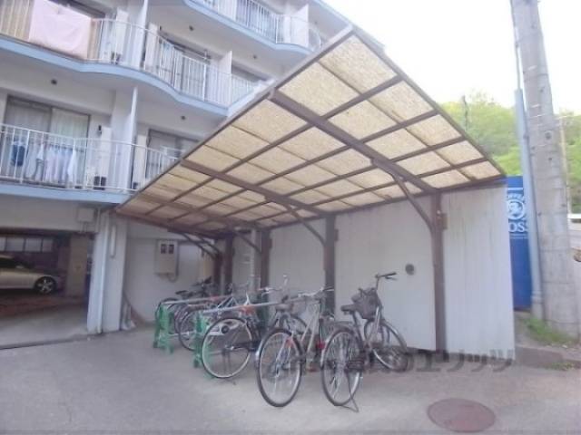 駐輪場　屋根付きなので雨に濡れません。