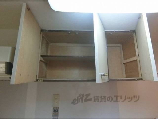 キッチン　上部収納
