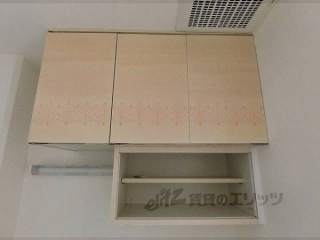 キッチン　上部収納