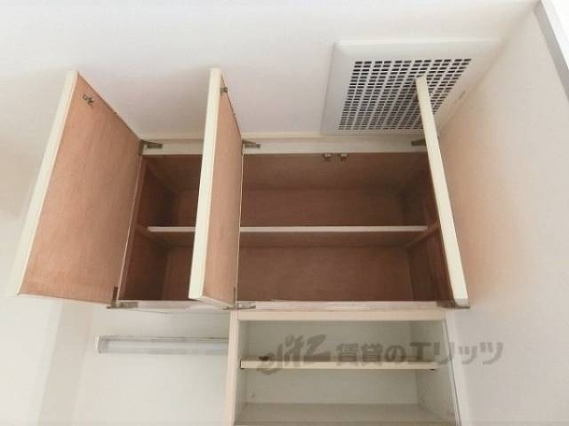 キッチン　上部収納