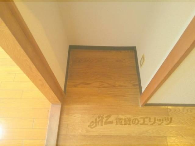 収納　コンセントつき