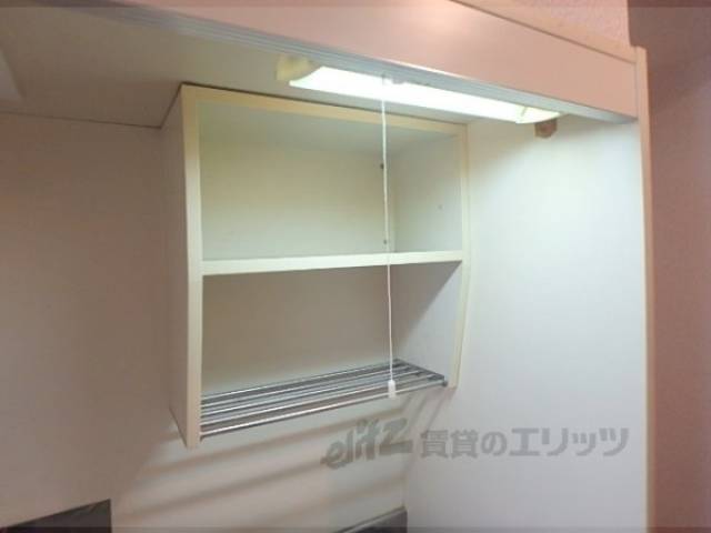 キッチン　上部収納