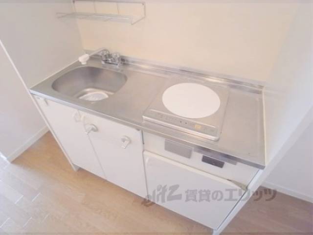 キッチン　一人暮らしには程よい広さです。