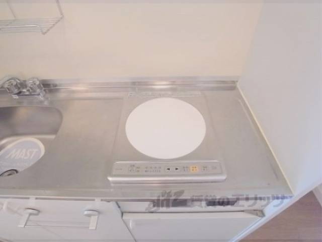 キッチン　コンロ　手入れのしやすいコンロです。