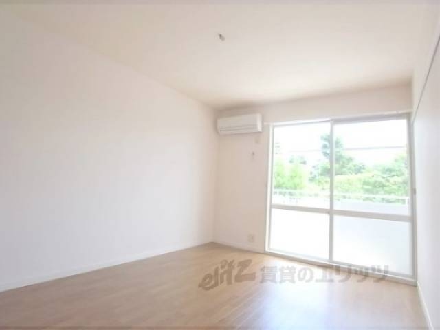 居室　一人暮らしには程よい広さです。