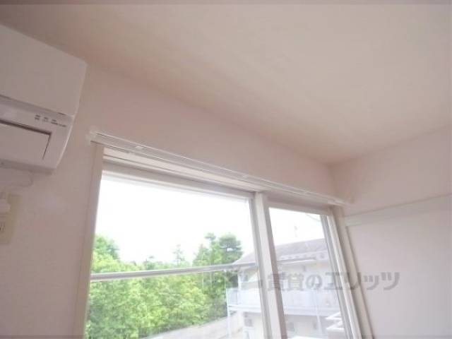 カーテンレール　お好きなカーテンが付けられます。