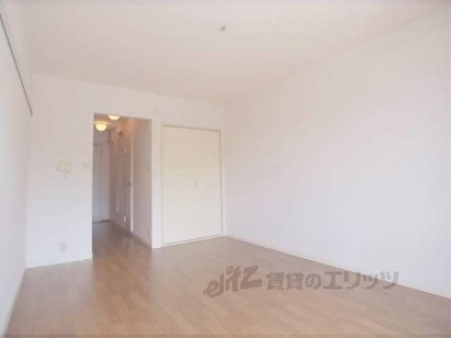 居室　きれいなお部屋です。