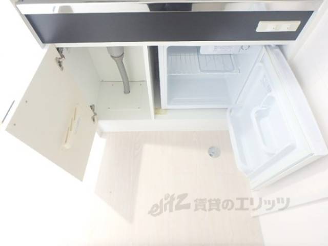 キッチン　下部収納　冷蔵庫