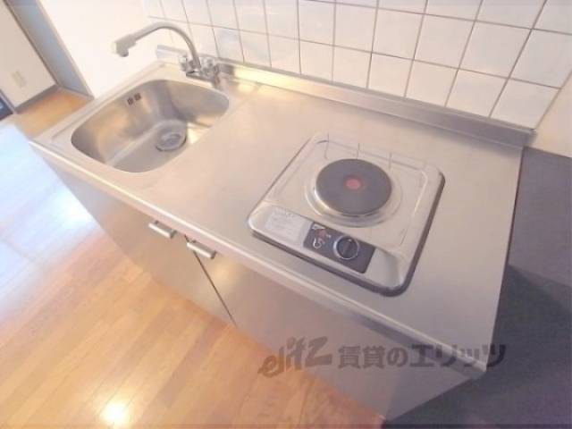 キッチン　便利な作業台付きです。