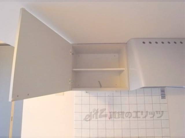 キッチン　キッチン上部収納　食器などお好みで収納して頂けます。