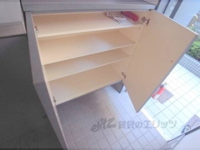 下駄箱　大きめの下駄箱で、靴の多い方でも安心。