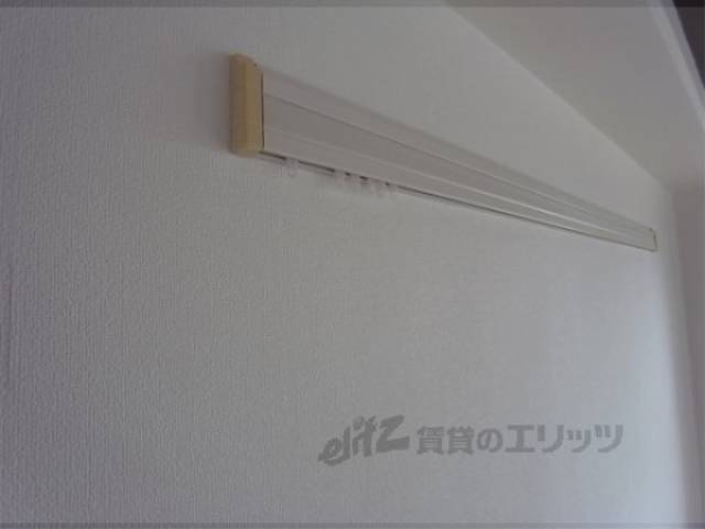 洋室　ハンガー掛け