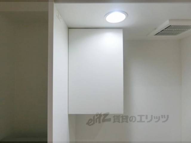 キッチン　上部収納