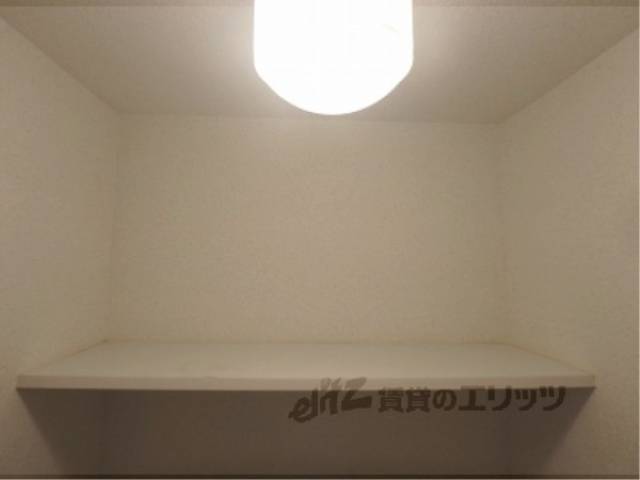 トイレ　上部収納