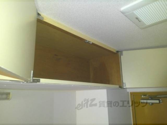 キッチン　上部収納