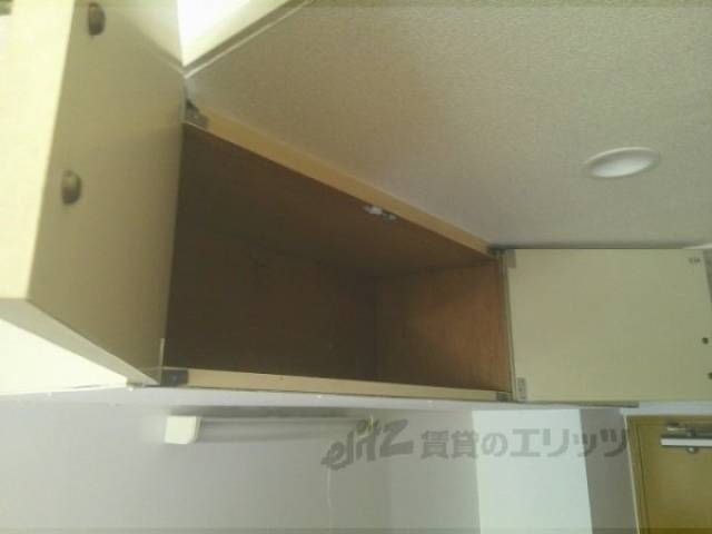 キッチン　上部収納