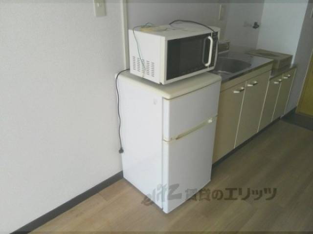 キッチン　レンジ、冷蔵庫