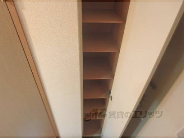 下駄箱　エアコン　たくさんの靴を収納できます。