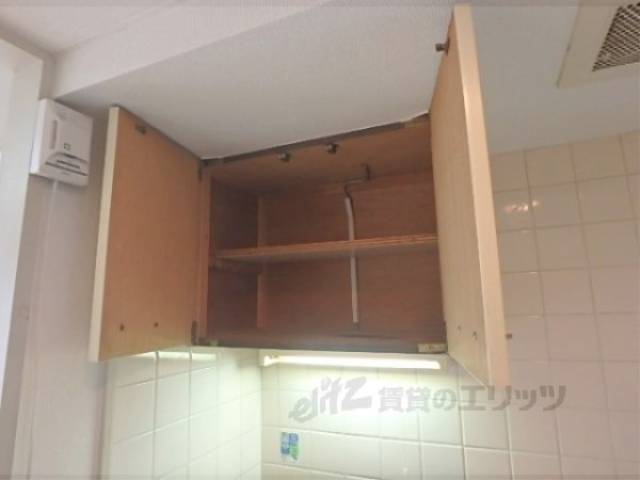 キッチン　上部収納