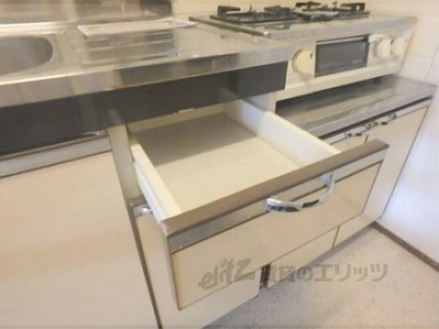 キッチン　引き出し収納