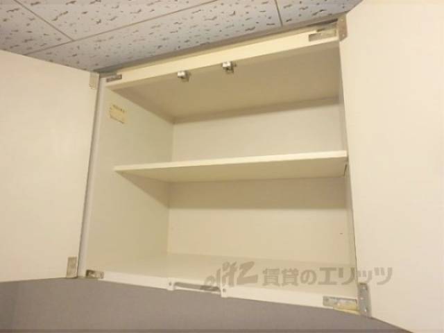 キッチン　上部収納