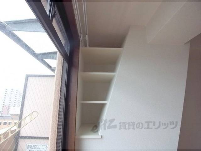 洋室内棚　オシャレな飾り棚！大変珍しいですよ・